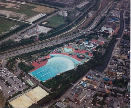 かつて“東洋一“と呼ばれ愛された「衣浦マンモスプール」の記録　誘客の目玉はウォータースライダー　愛知