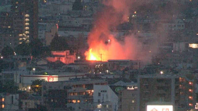 名古屋の住宅街で火事　出火から5時間以上、消火活動続く