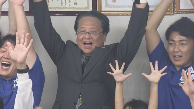 岡崎市長選に当選した内田康宏さん（７１）