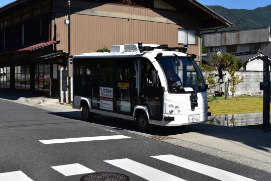 自動運転バスと軽自動車のドアミラーが接触する事故　自動運転レベル2の段階　岐阜