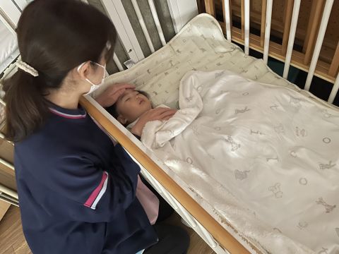 【乳幼児突然死症候群】こども家庭庁が5年ぶりに“寝かせ方”を大幅改定　発症率下げる3つのポイント