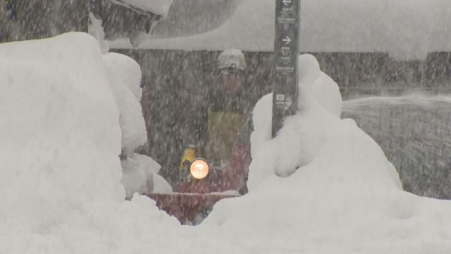 あばれる雪に警戒 暴風雪警報が出たときはコンビニなどに避難　日本海側で雪に関する注意報や警報