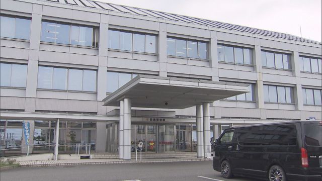 免許取得歴なく運転し事故　妻(50代)を運転手として出頭させたか　ひき逃げなどの疑いで68歳の男逮捕