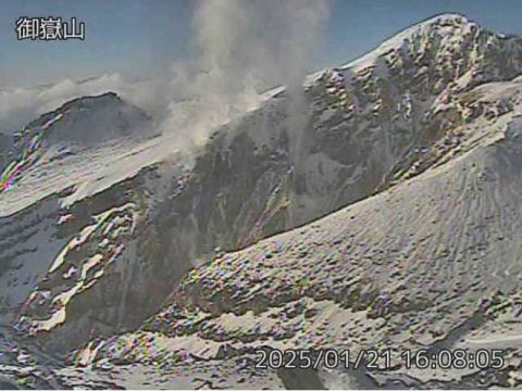 御嶽山で火山性微動が発生　山頂方向が隆起し火山性地震も増加、気象庁が警戒呼びかけ