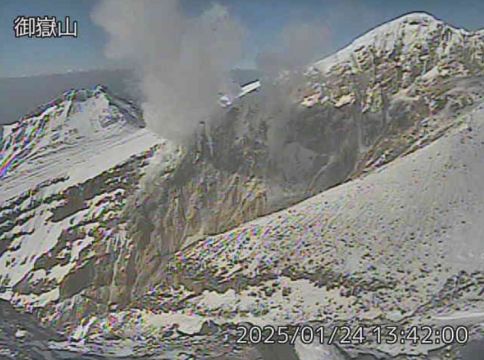 御嶽山　気象庁が火山性地震は次第に減少と発表　火口周辺警報は継続