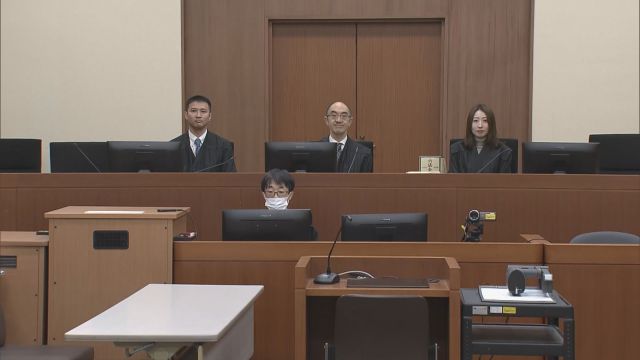 津市の住宅で父親を殺害した罪に問われている男の初公判　被告の男は起訴内容認める