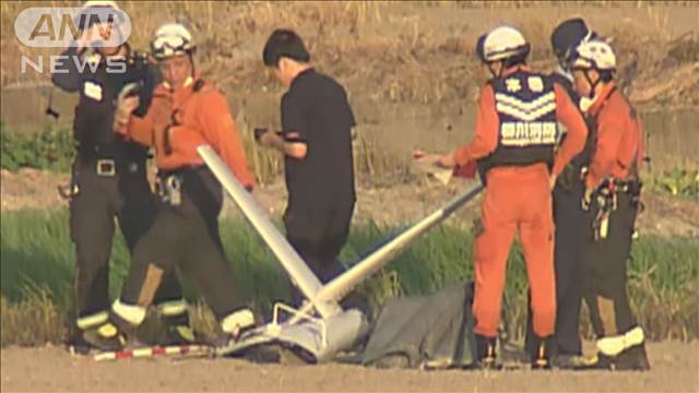 民間のヘリが墜落し大破　機体の近くから2人の遺体