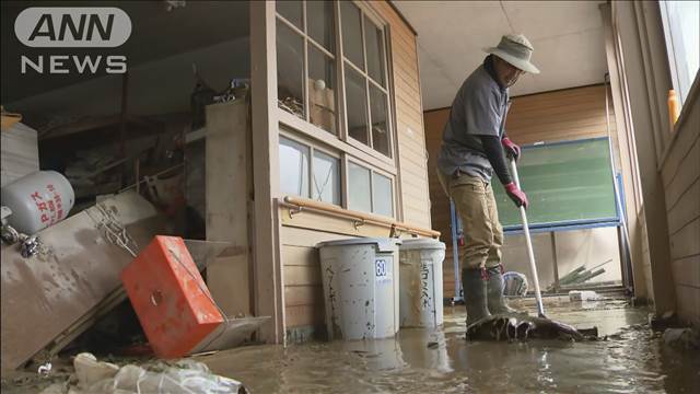家屋浸水した山形・戸沢村　「1分1秒でも早くきれいに…」災害ボランティアが活動開始