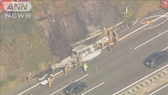 東北道・下り　川口JCT付近で軽乗用車が燃える　けが人なし