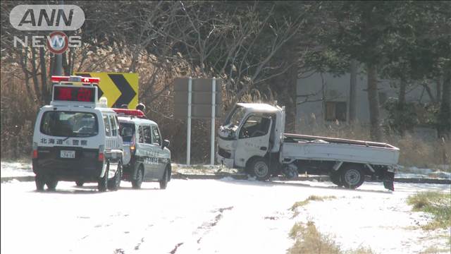 タンクローリーとトラックが衝突　2人意識不明　当時路面は凍結　北海道