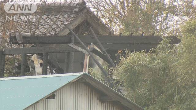 富山・小矢部市の住宅火災で焼け跡から遺体　警察は住人の男性とみて確認急ぐ