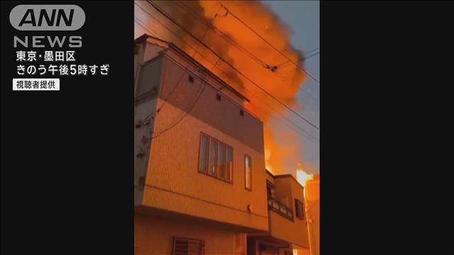 東京・墨田区のスカイツリーの近くで火事 10軒焼けて男女の遺体発見 2人けが