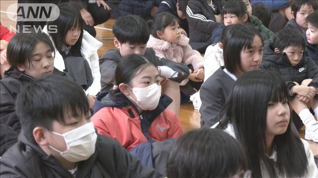 石川・輪島市の小学校 合同の始業式　地震で被災 仮設校舎で授業