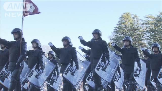 警視庁年頭部隊出動訓練　騎馬隊や航空隊ヘリも登場