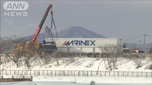 新潟　北陸道で大型車が事故　約100台が滞留　食料など配布